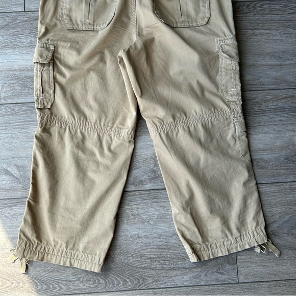 Eddie  Bauer Khaki Cargo Capri Pants - Picture 11 of 11